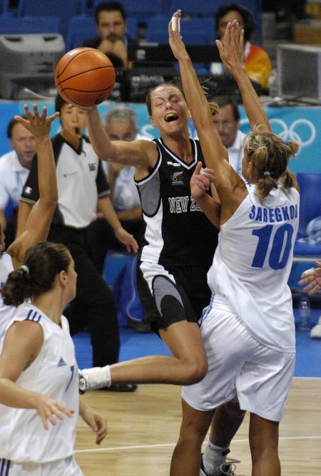 俄罗斯女篮艰难逆转希腊，取得国际篮球比赛胜利的简单介绍