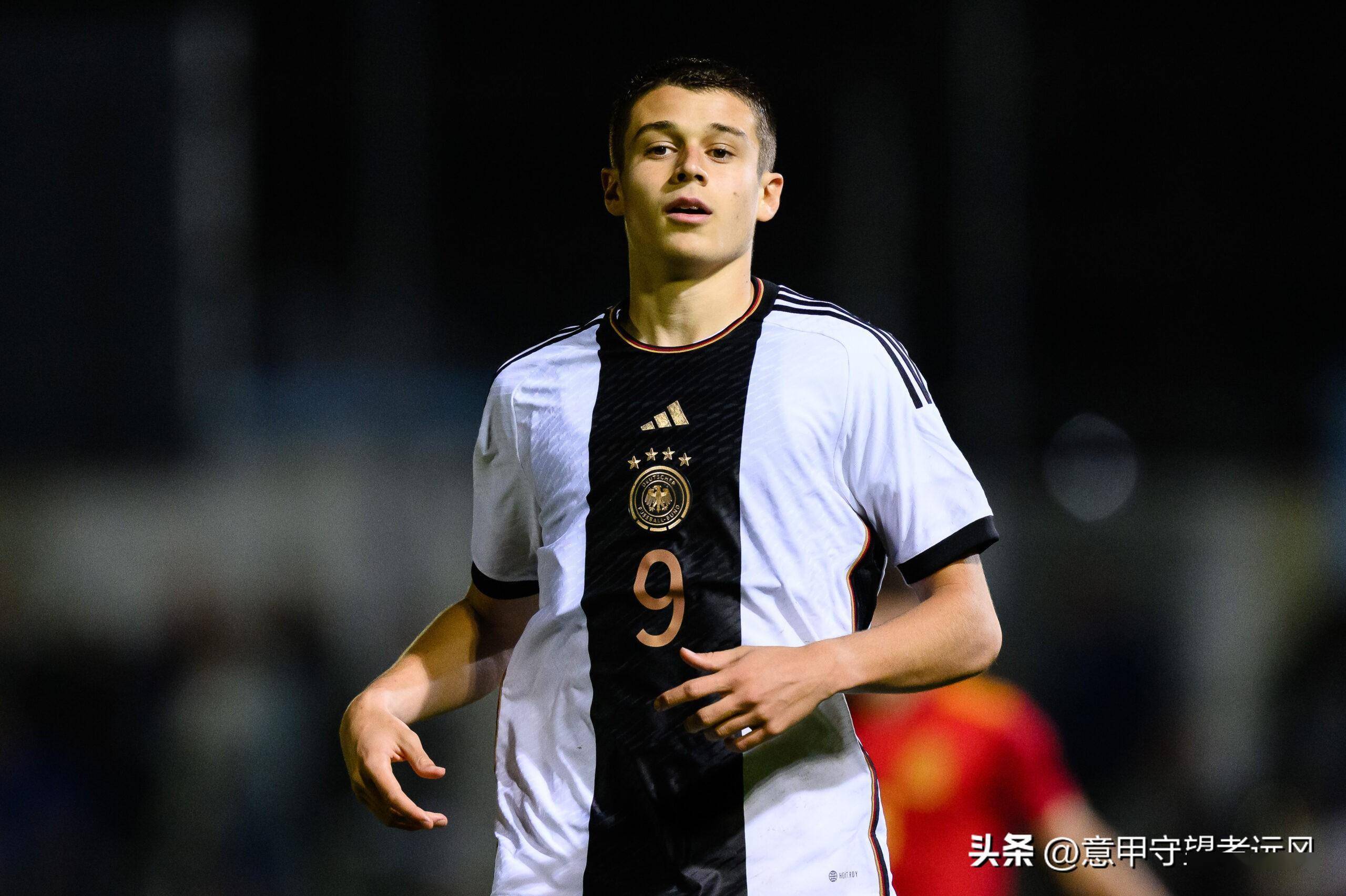 包含沙尔克降级悬念,阿贾克斯全胜取得领先的词条 包含沙尔克降级悬念,阿贾克斯全胜取得领先的词条