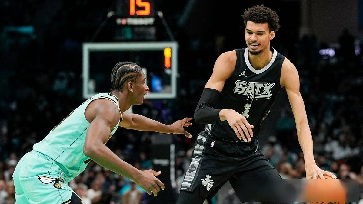 黄蜂主场逆转马刺，拉夫分砍下反杀一战的简单介绍