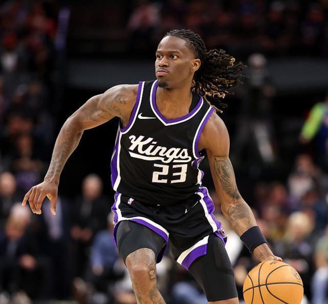 雄鹿队再胜猛龙,东部决赛之争愈演愈烈的简单介绍 雄鹿队再胜猛龙,东部决赛之争愈演愈烈的简单介绍