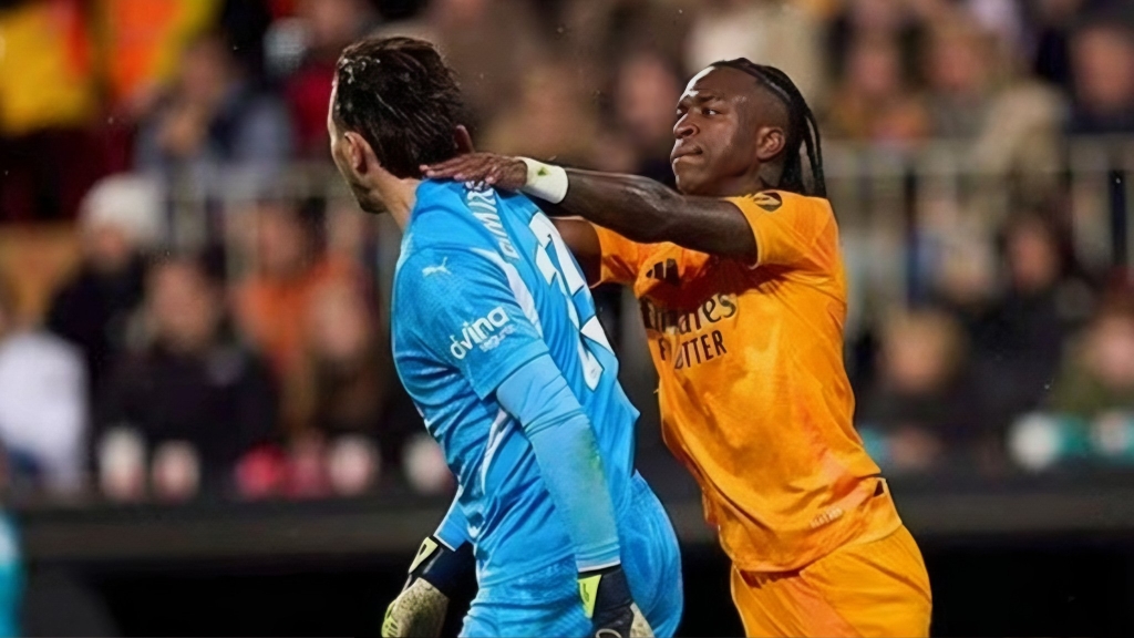 包含瓦伦西亚击溃对手，法国足球壮举连连的词条