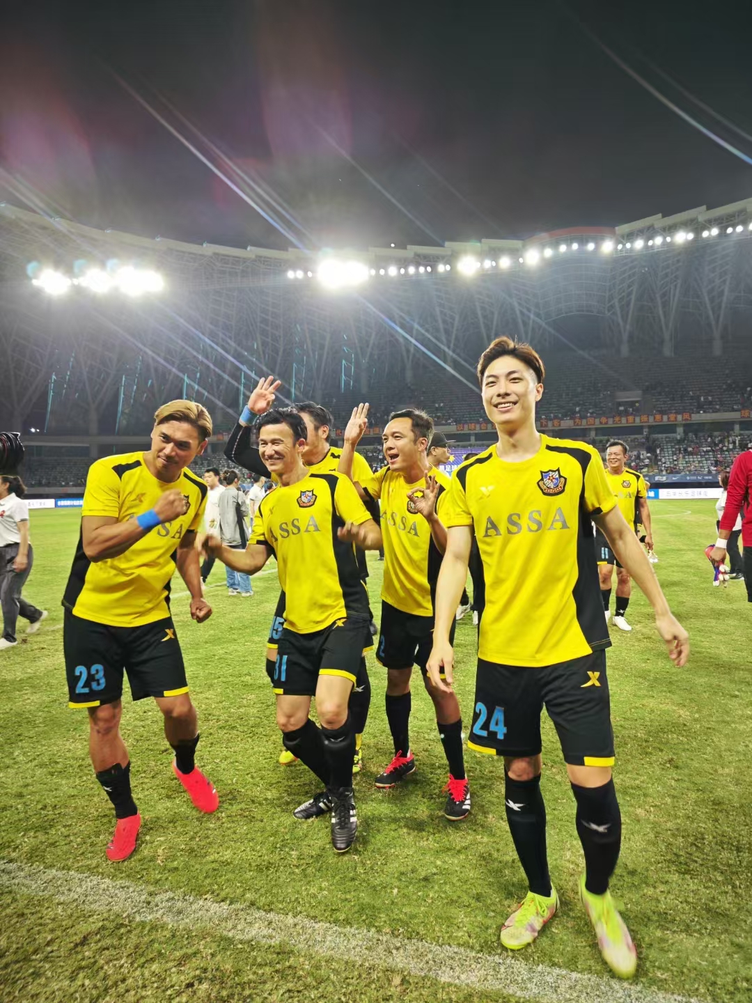 一场场比赛激情上演，双方球队表现拼搏的简单介绍