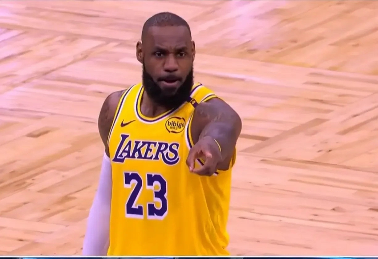 东契奇在亚洲杯中爆冷詹姆斯，引发热议