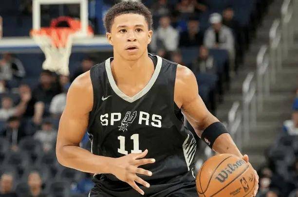 关于塞拉利昂队在比赛中大比分获胜，表现出色的信息