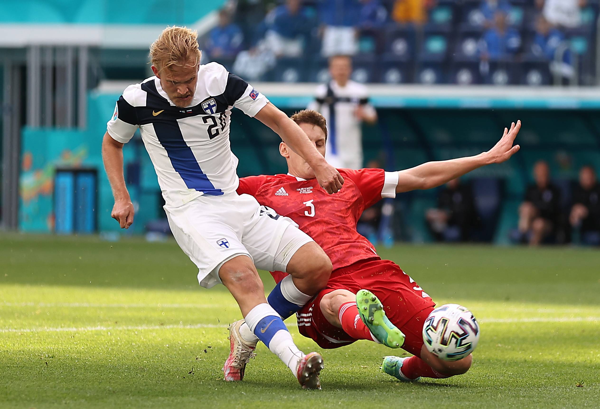 足球比赛的紧凑节奏令人着迷