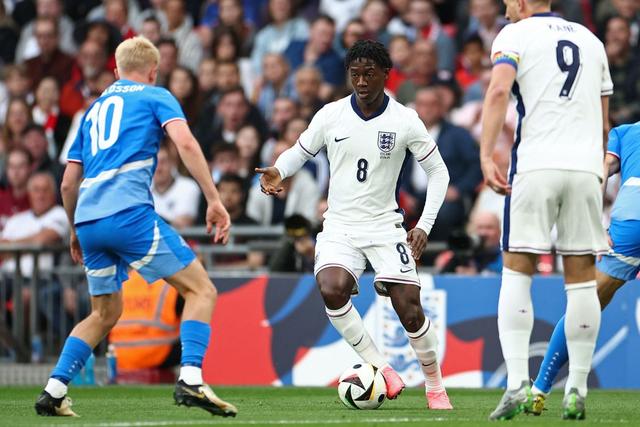 足球比赛的紧凑节奏令人着迷