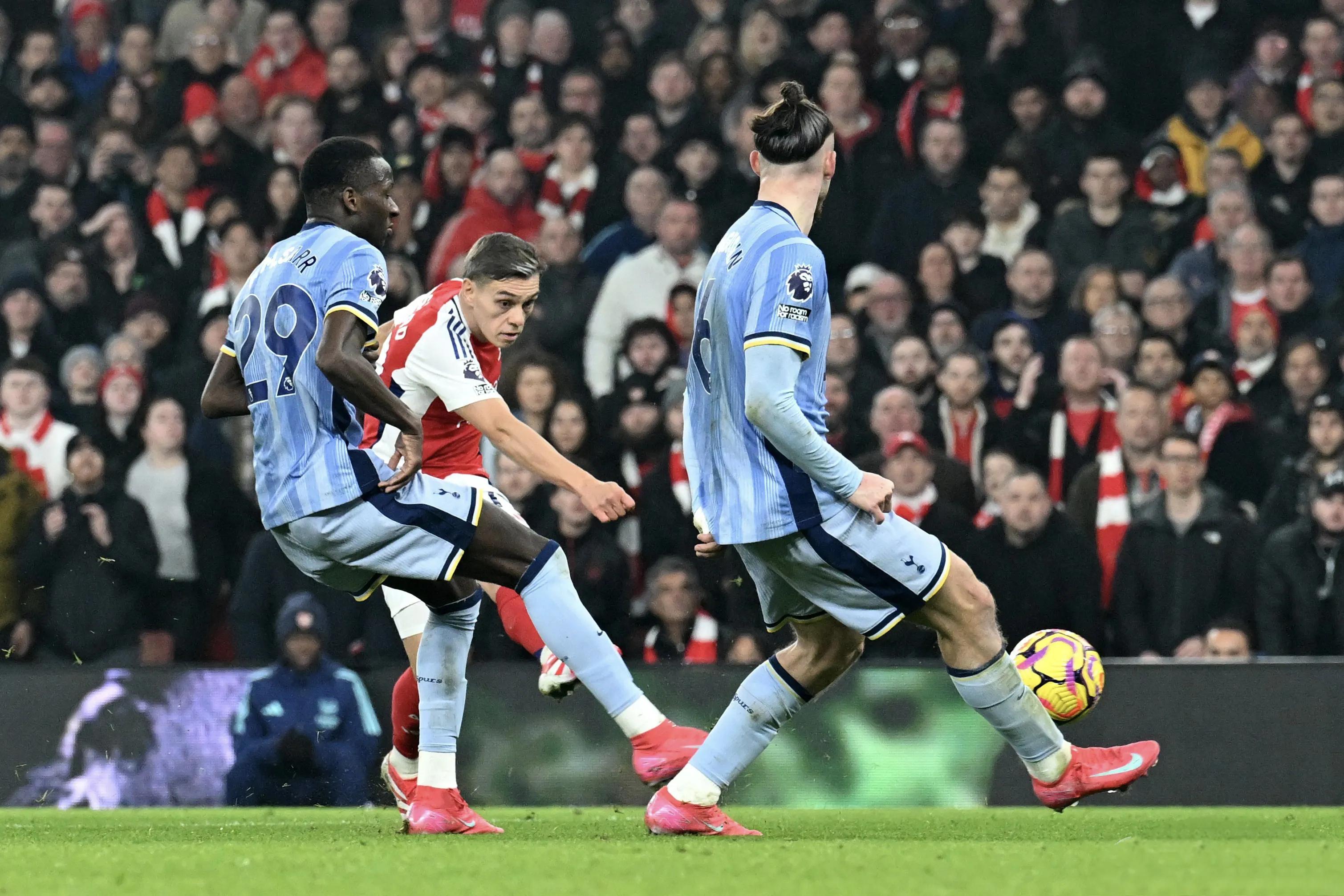 利物浦险胜巴萨，孙兴慜关键助攻英超的简单介绍