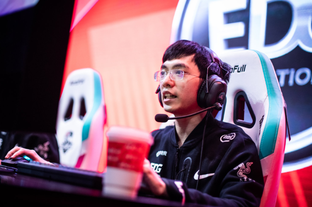 EDG绝杀G2,Knight成为全场焦点半决赛3:1(上海) EDG绝杀G2,Knight成为全场焦点半决赛3:1(上海)