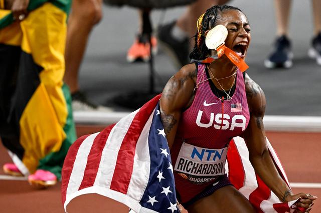 荷兰队不敌对手泪洒赛场错失奇迹 荷兰队不敌对手泪洒赛场错失奇迹