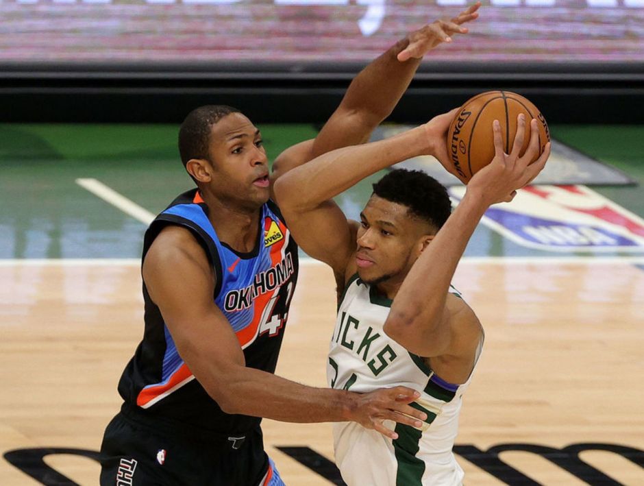 雄鹿主场胜雷霆,保持不败战绩 雄鹿主场胜雷霆,保持不败战绩