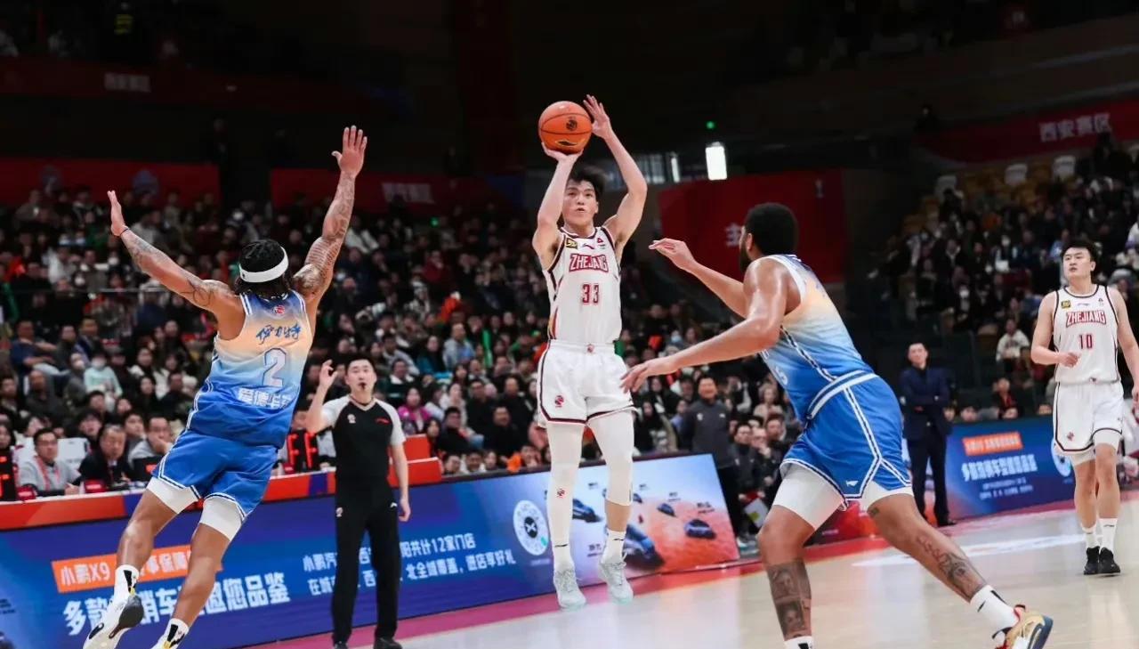 惊天逆转!CBA战队挺进四强 惊天逆转!CBA战队挺进四强