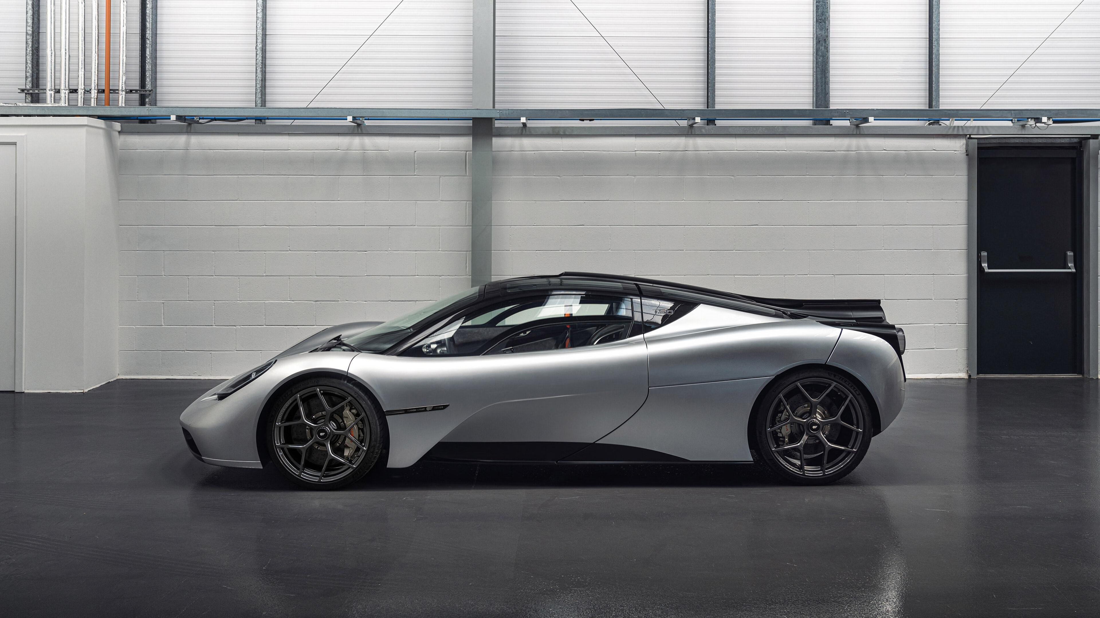 西亚卡姆一锤定音，篮网主场惊险斩落勇士