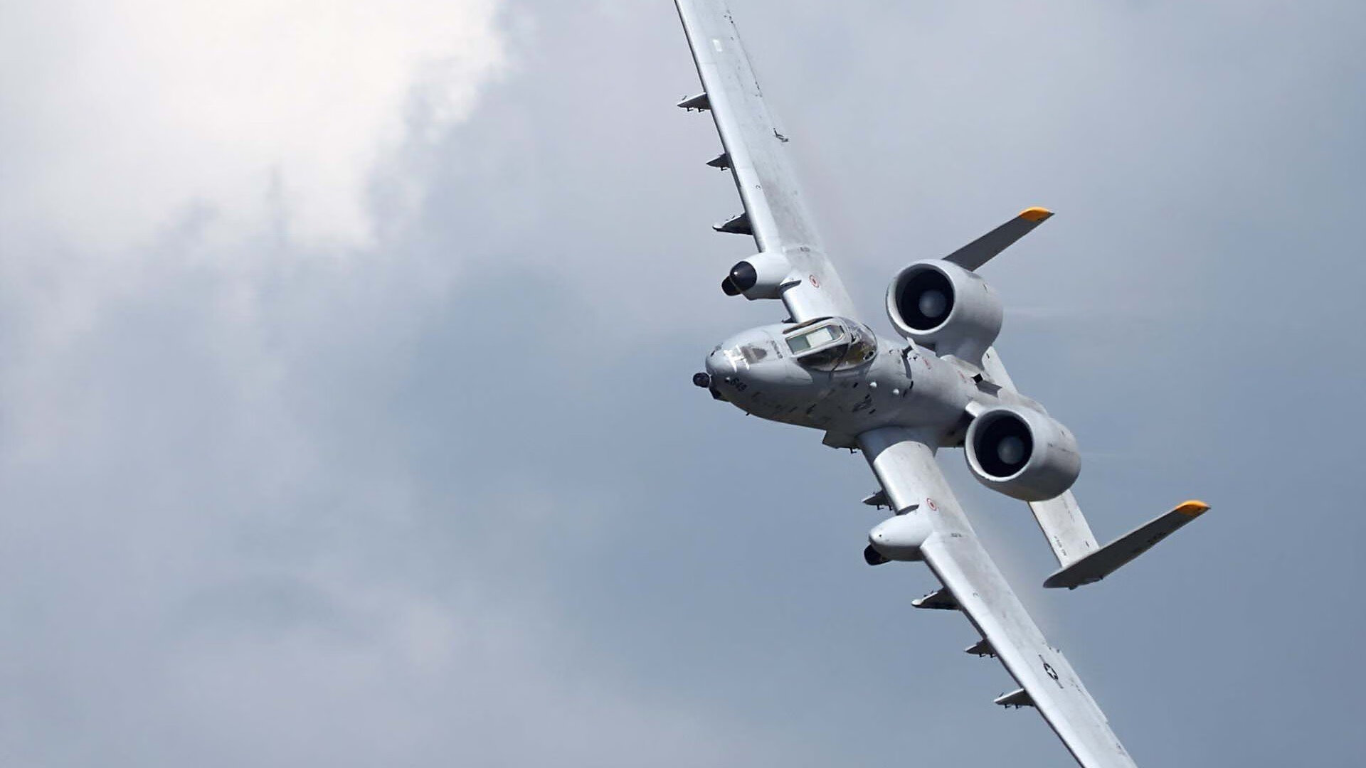 霍勒迪接管东决关键战，独行侠鏖战骑士捍卫主场