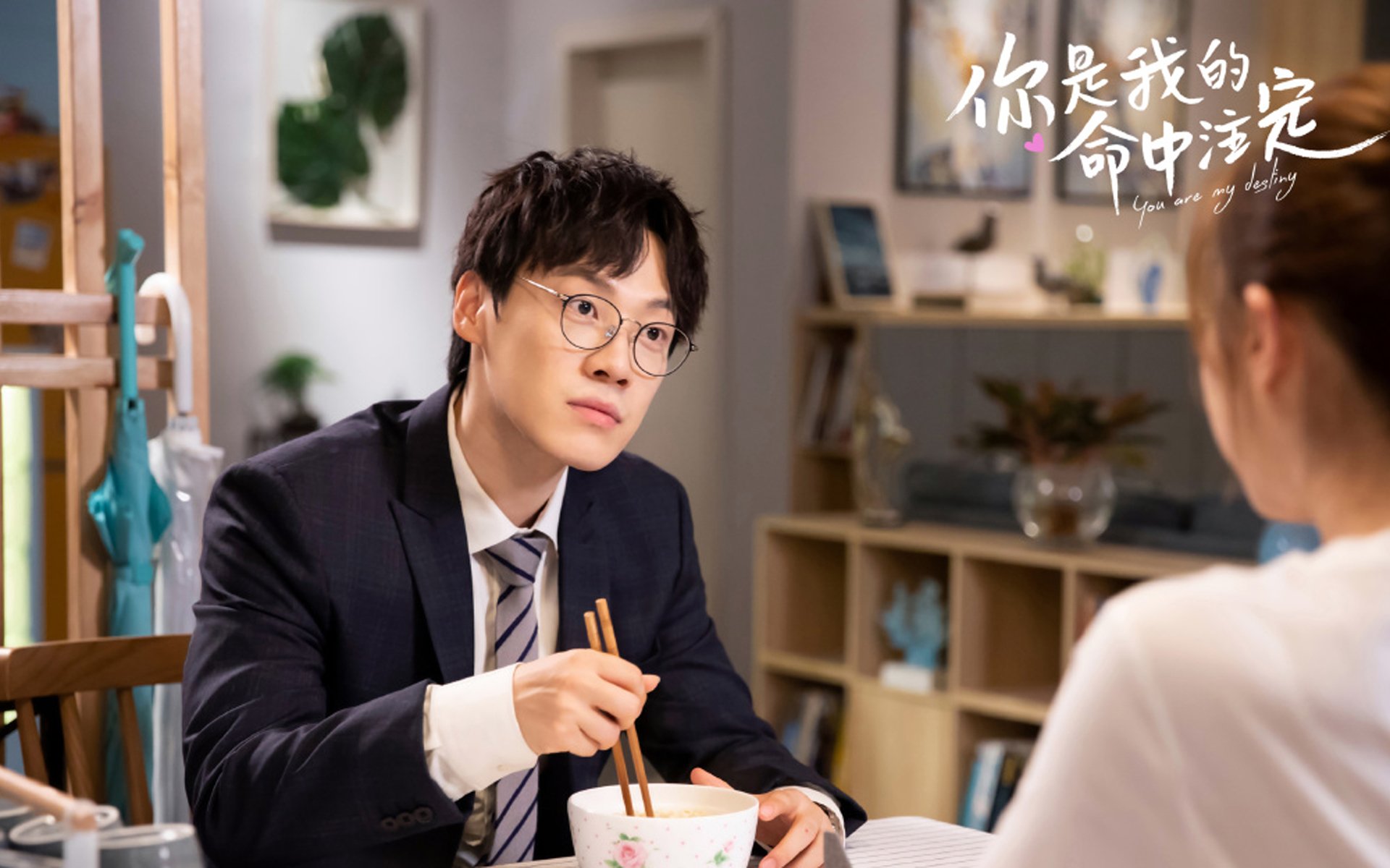 哈兰德轰鸣与厄瓜多尔奇迹，足球世界的平行叙事